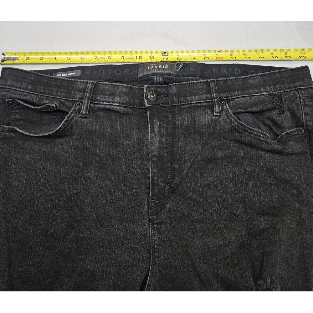 Torrid Jeans Women's Sky High Skinny Size 24R Black Tapered Premium Stretch - Picture 9 of 10